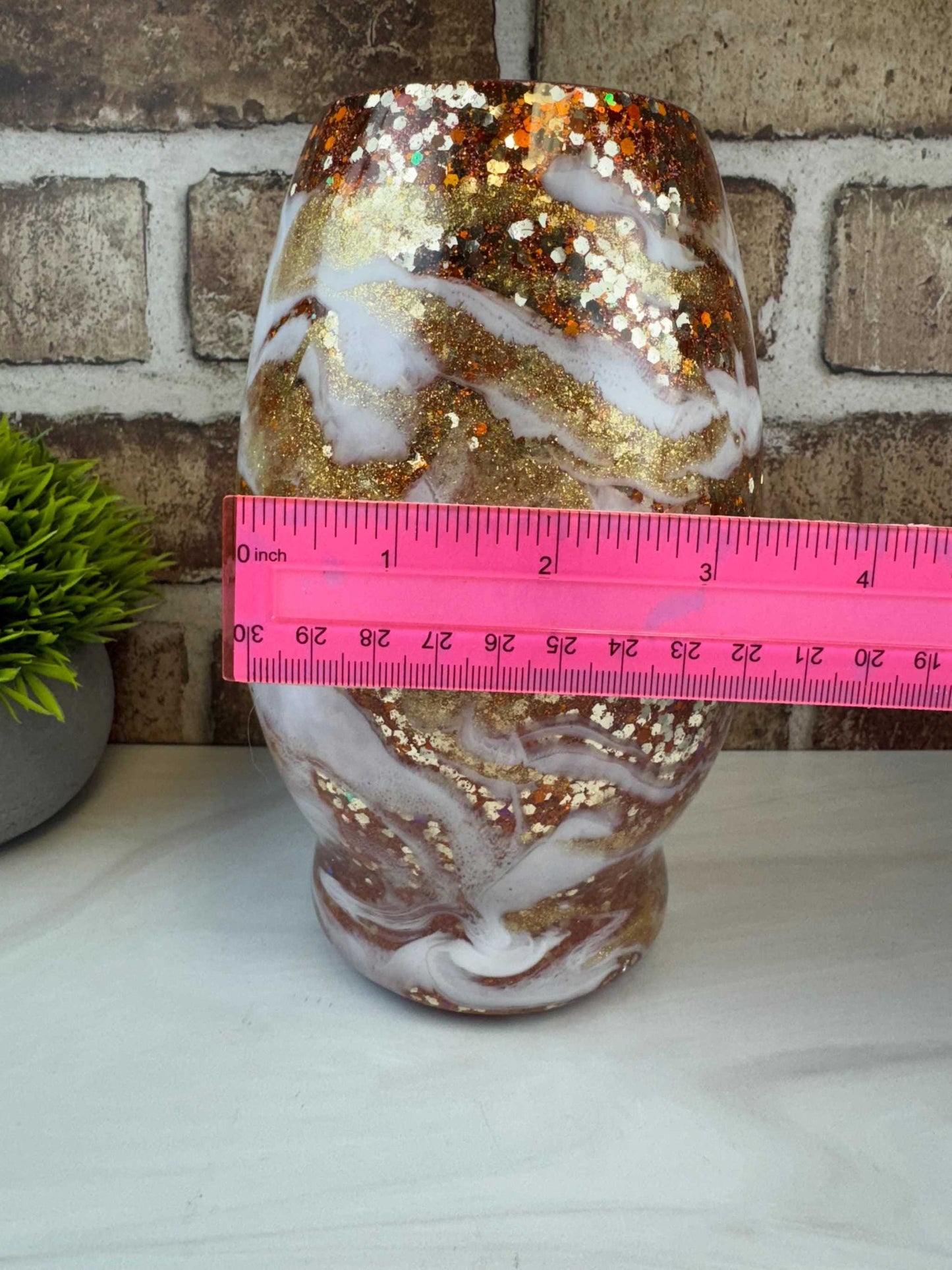 Elegant Glass Vase - Swirl Designs with Glitter Accents - Home Decor