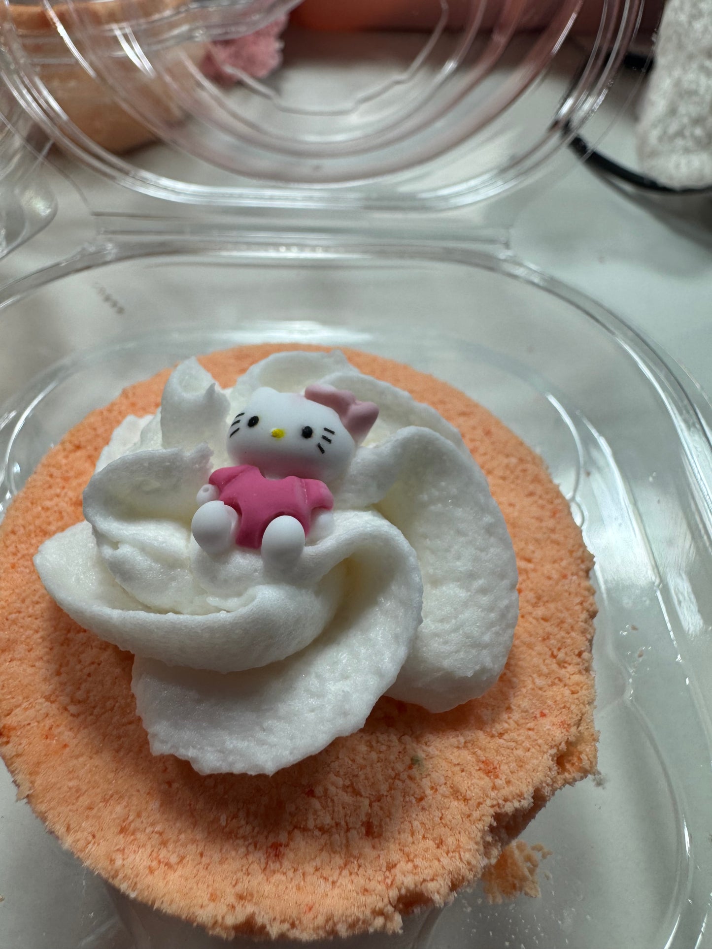 Bath Bomb - Bubble Frosting - Toy included