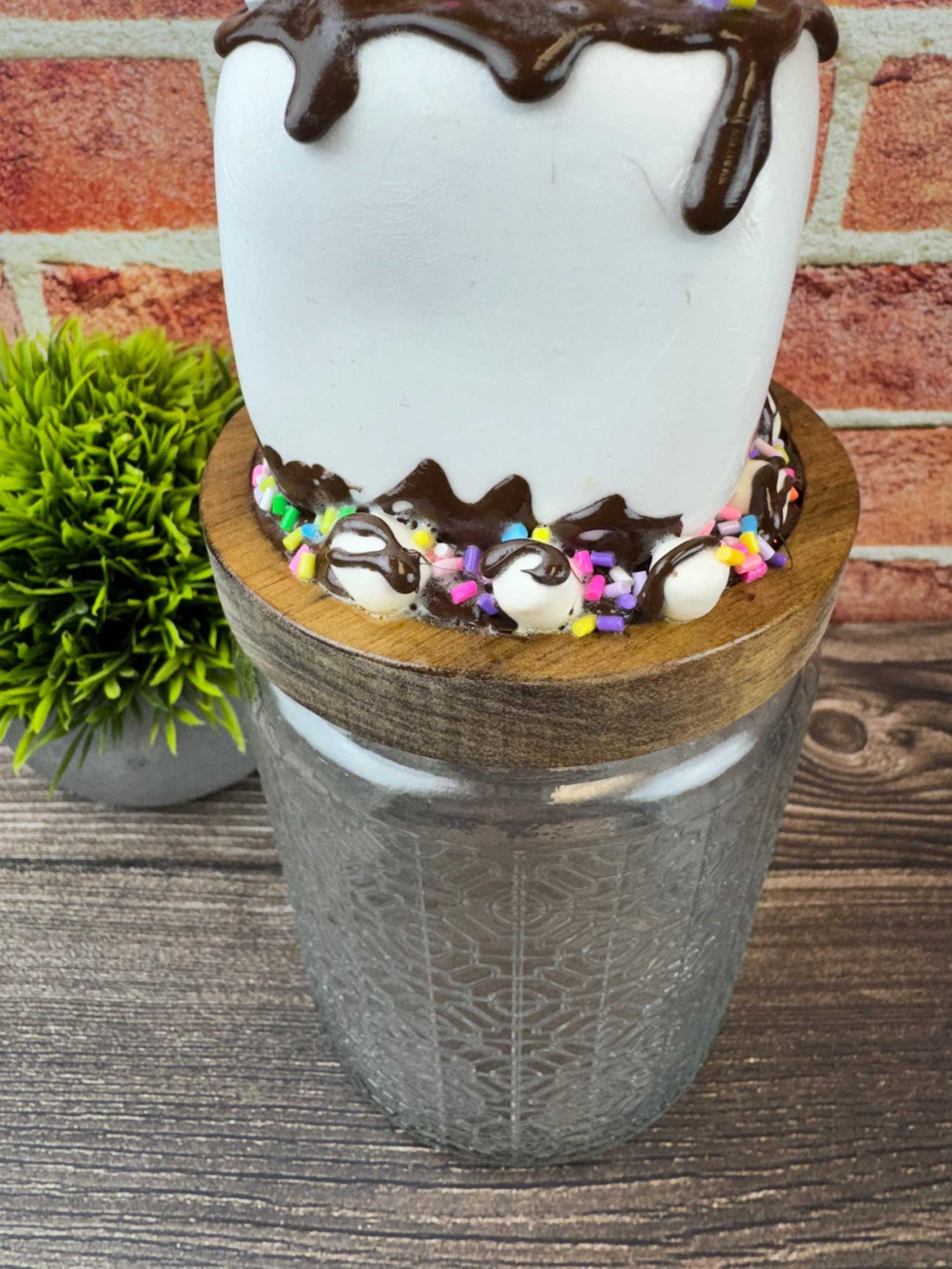 Marshmallow treat jar: Winking Faux Sprinkles Storage - Cute Decor