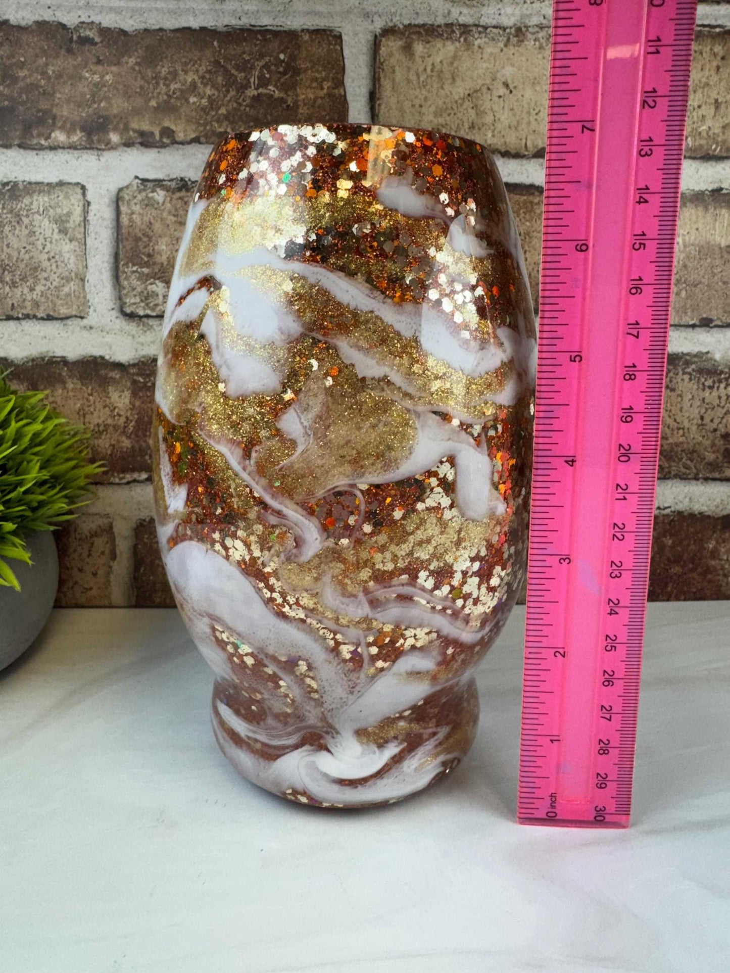 Elegant Glass Vase - Swirl Designs with Glitter Accents - Home Decor