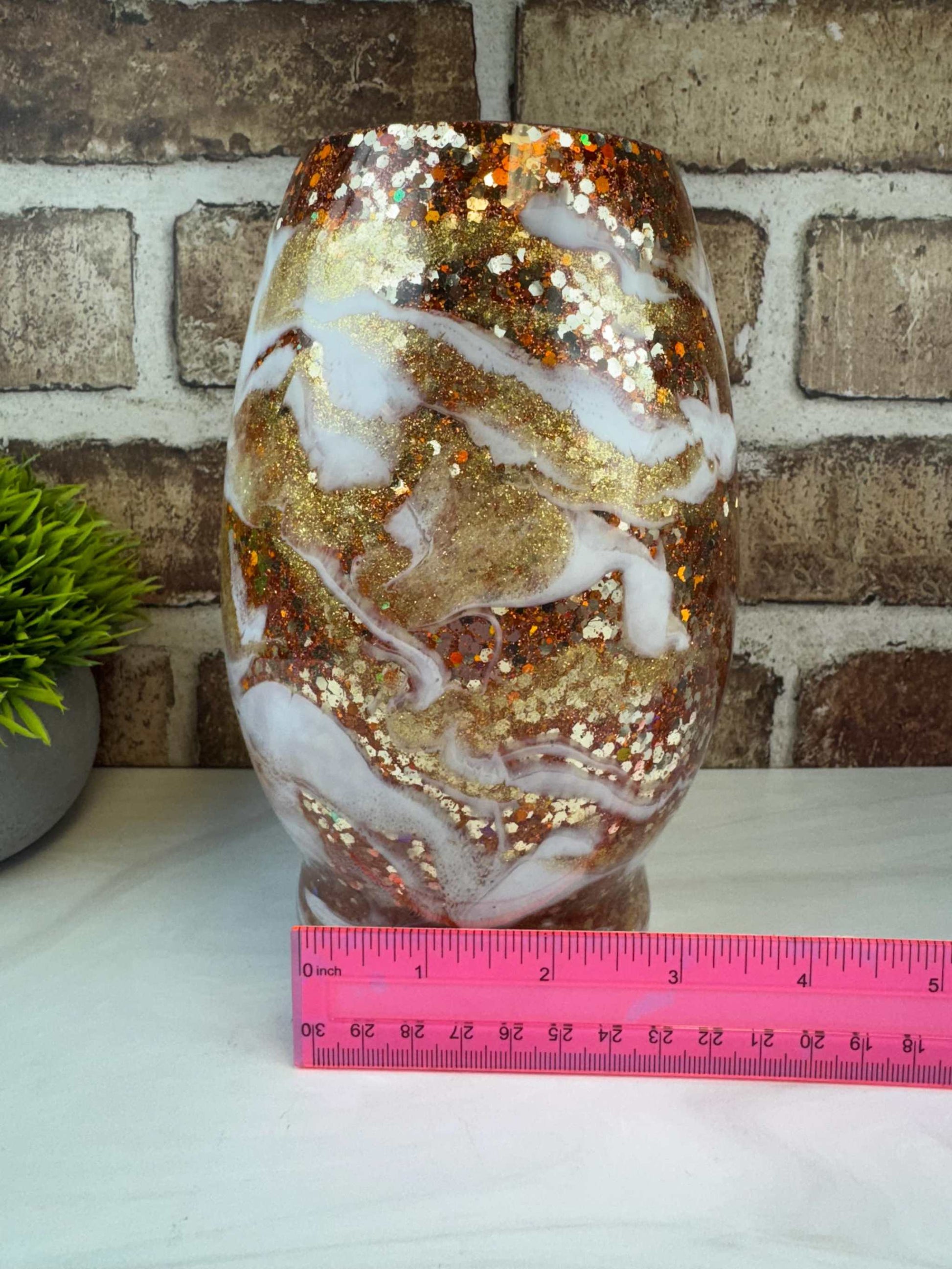 Elegant Glass Vase - Swirl Designs with Glitter Accents - Home Decor