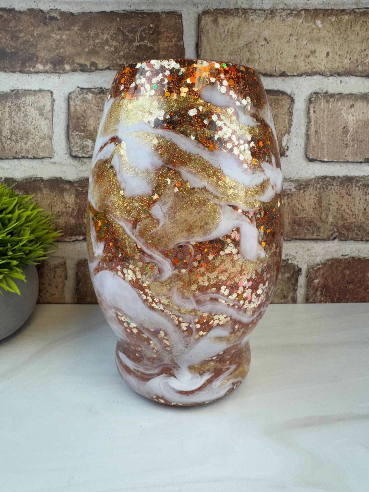 Elegant Glass Vase - Swirl Designs with Glitter Accents - Home Decor