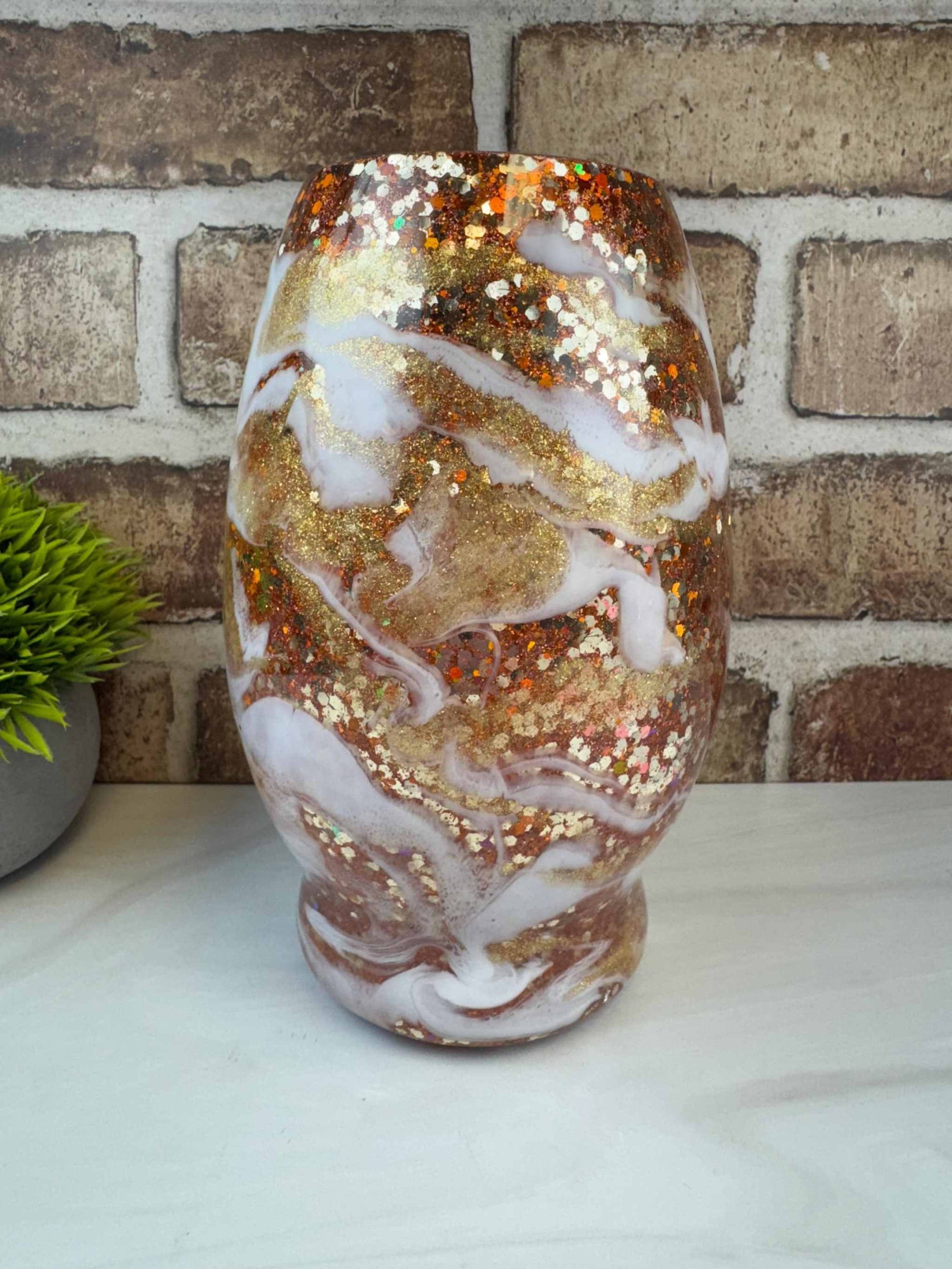 Elegant Glass Vase - Swirl Designs with Glitter Accents - Home Decor